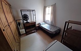 Alugo quarto individual